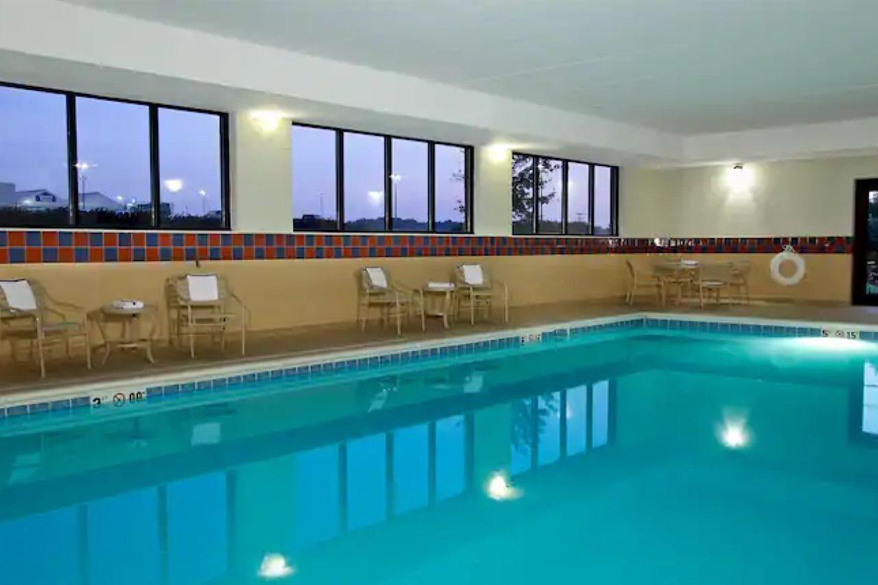 Hotel Hampton & Madisonville